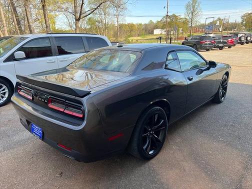 2017 Dodge Challenger SXT