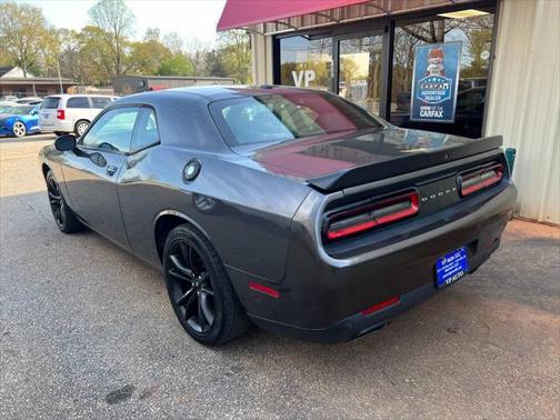 2017 Dodge Challenger SXT