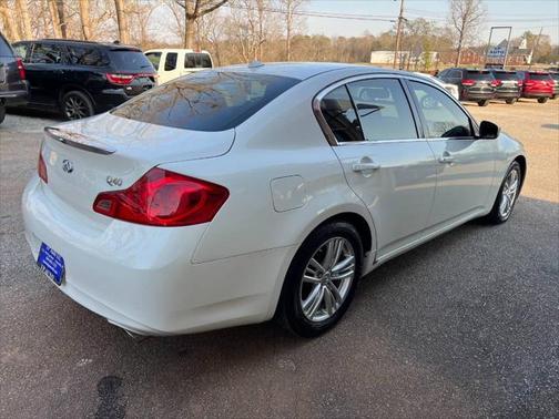 2015 INFINITI Q40 Base