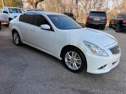 2015 INFINITI Q40 Base