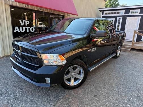 Brilliant Black Crystal Pearlcoat 2017 RAM 1500 Tradesman/Express