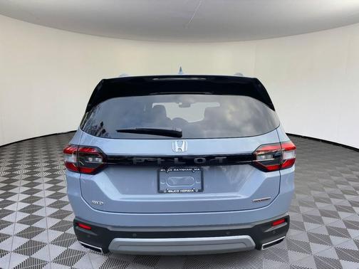 2025 Honda Pilot Touring 8-Passenger