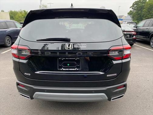2025 Honda Pilot Touring 8-Passenger