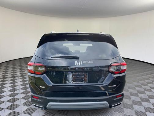 2025 Honda Pilot Touring 8-Passenger