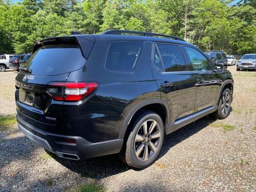 2025 Honda Pilot Touring 8-Passenger