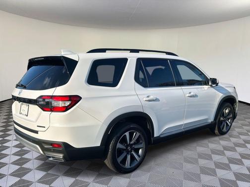 2024 Honda Pilot Touring 8-Passenger
