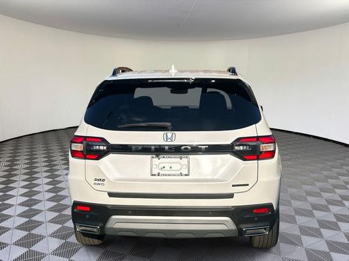 2024 Honda Pilot Touring 8-Passenger