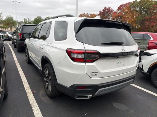 2024 Honda Pilot Touring 8-Passenger