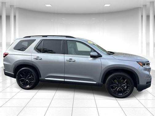 Lunar Silver Metallic 2025 Honda Pilot