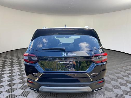 2025 Honda Pilot Touring 8-Passenger
