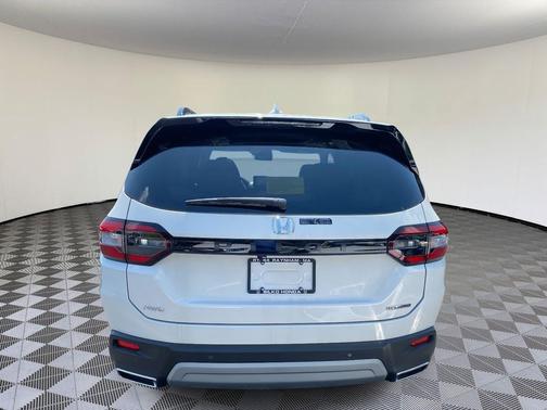 2025 Honda Pilot Touring 8-Passenger