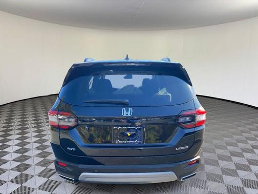 2025 Honda Pilot Touring 8-Passenger