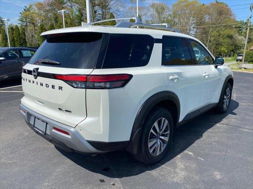 2022 Nissan Pathfinder SL 4WD