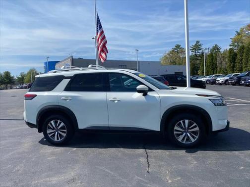 2022 Nissan Pathfinder SL 4WD