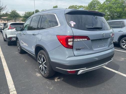 2022 Honda Pilot Touring 8-Passenger