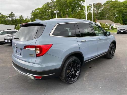 2022 Honda Pilot Touring 8-Passenger