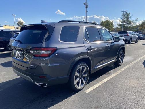 2025 Honda Pilot Touring 8-Passenger