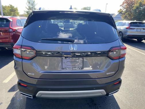 2025 Honda Pilot Touring 8-Passenger