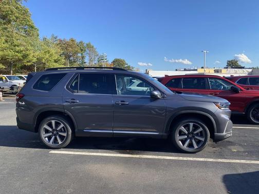 2025 Honda Pilot Touring 8-Passenger
