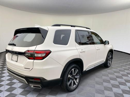 2024 Honda Pilot Touring 8-Passenger