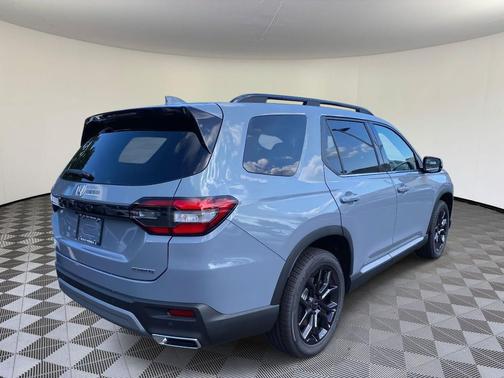 2025 Honda Pilot Touring 8-Passenger