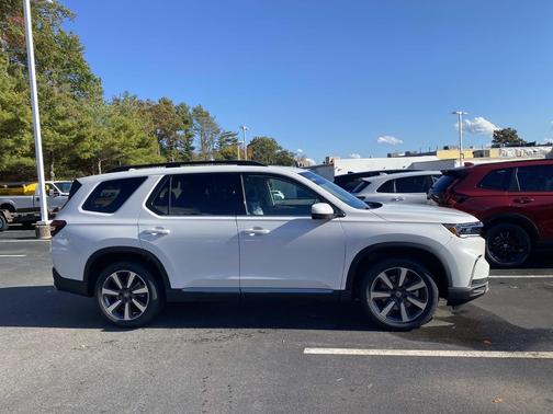 2025 Honda Pilot Touring 8-Passenger