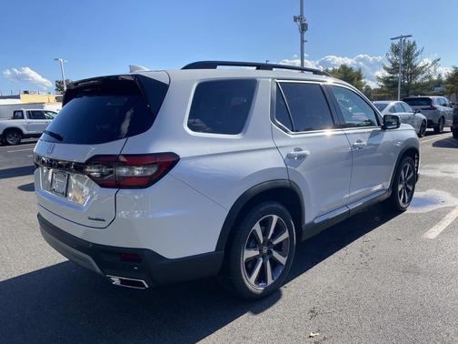 2025 Honda Pilot Touring 8-Passenger