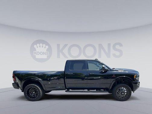 2022 RAM 3500 Limited Crew Cab 4x4 8' Box
