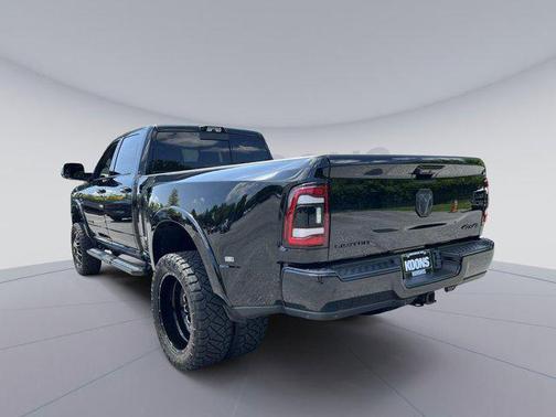 2022 RAM 3500 Limited Crew Cab 4x4 8' Box