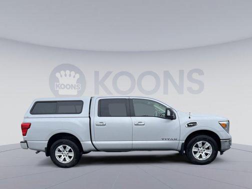 2017 Nissan Titan SV