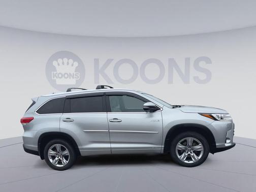 Celestial Silver Metallic 2019 Toyota Highlander Hybrid Limited