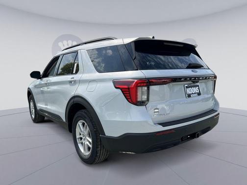 White Metallic 2026 Ford Explorer Active