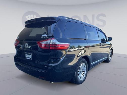 Midnight Black Metallic 2017 Toyota Sienna XLE