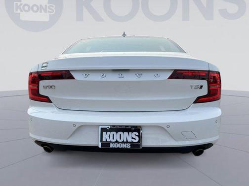 2019 Volvo S90 T5 Momentum