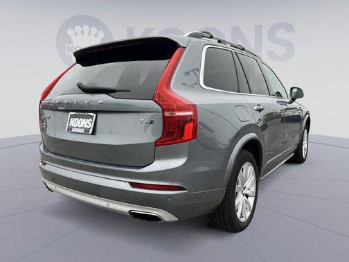 2016 Volvo XC90 T6 Momentum