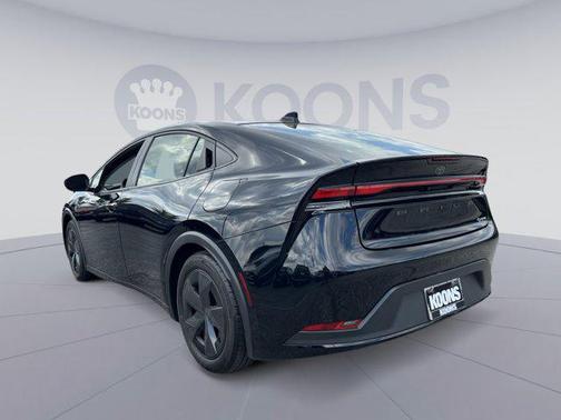 2025 Toyota Prius LE