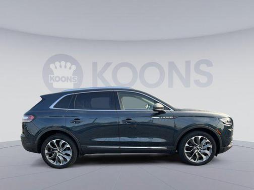2022 Lincoln Nautilus Reserve