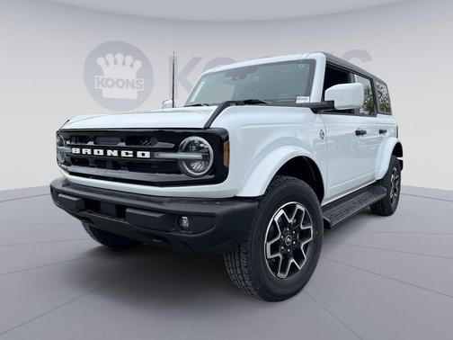 Oxford White 2026 Ford Bronco Outer Banks