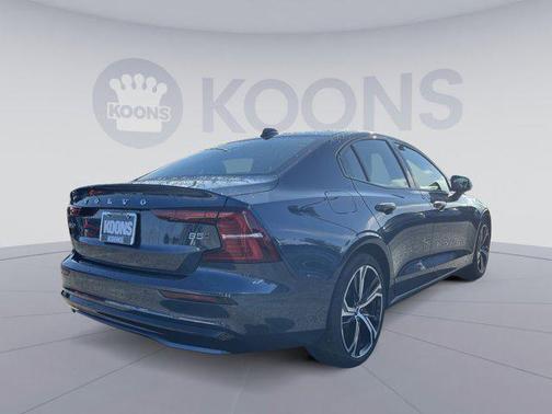 2024 Volvo S60 B5 Core Dark Theme