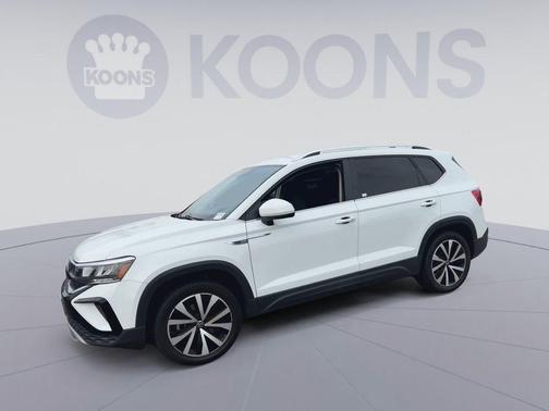 White 2022 Volkswagen Taos 1.5T SE