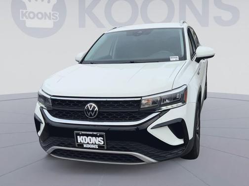 White 2022 Volkswagen Taos 1.5T SE