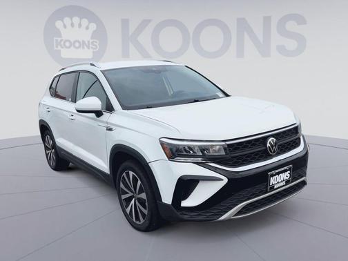 White 2022 Volkswagen Taos 1.5T SE