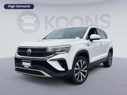 White 2022 Volkswagen Taos 1.5T SE