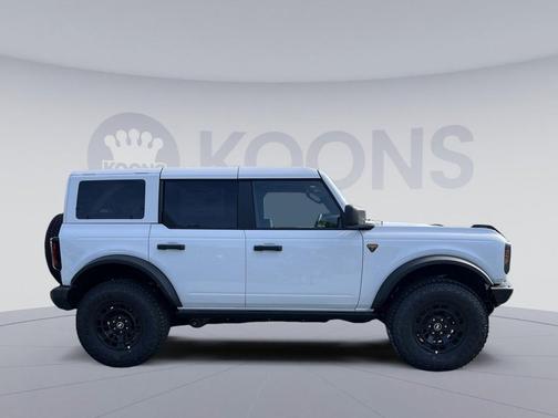 Oxford White 2026 Ford Bronco Badlands