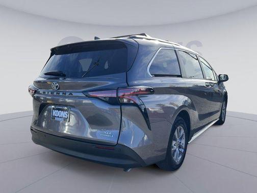 2022 Toyota Sienna XLE