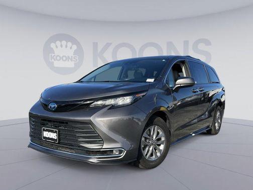 2022 Toyota Sienna XLE