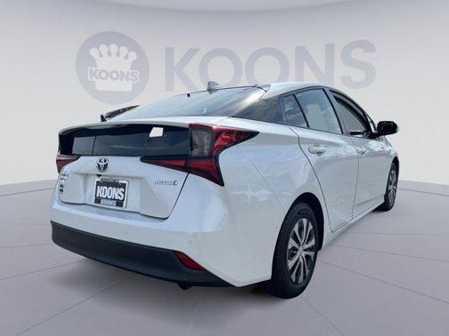 2022 Toyota Prius LE