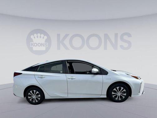 2022 Toyota Prius LE
