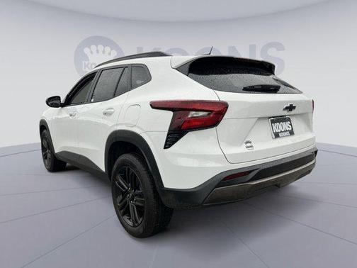 Summit White 2025 Chevrolet Trax FWD ACTIV