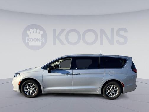 Silver Mist Clearcoat 2024 Chrysler Pacifica Touring L